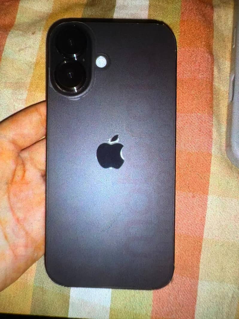 iPhone 16 8