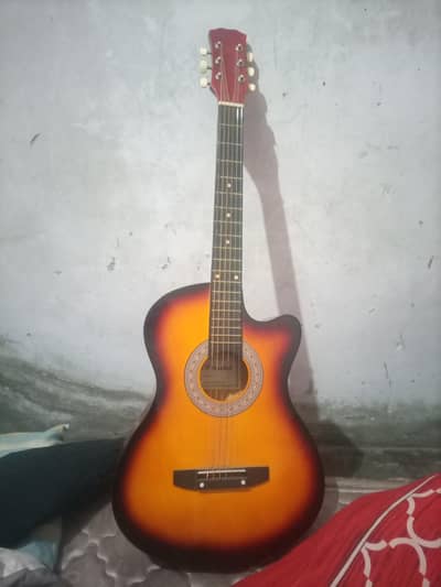 guitar 1 maah use krny k baad baich rha 10/10 hy