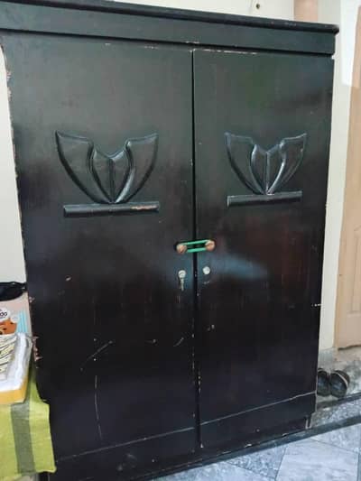 used wardrobe and dinning table in Good Price and good condition