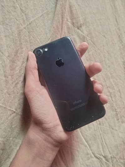iPhone 7 32GB – Mint Condition – 100% Battery 