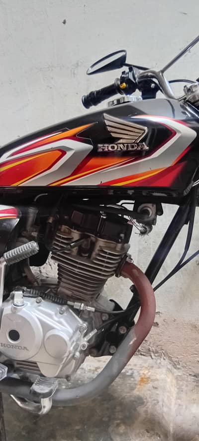 Honda 125 Black Colour for Sale in Good Condition