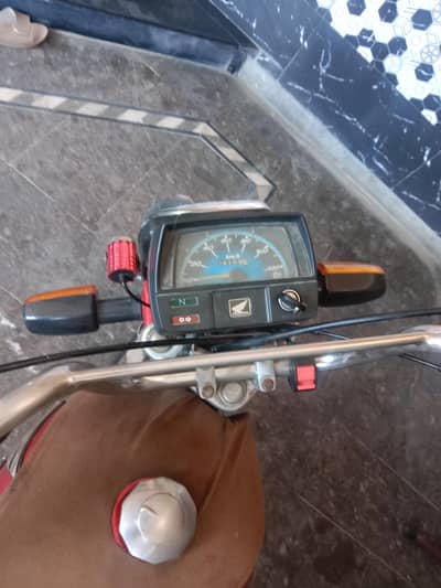 honda cd 70 ok condition all documents clear boimetric on the support