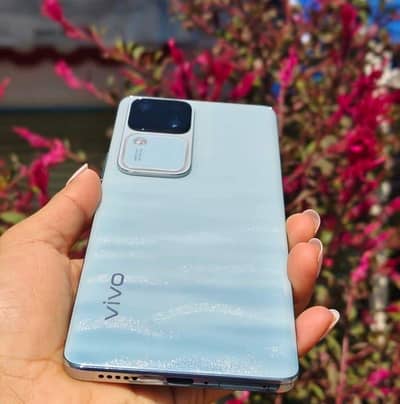 vivo v30 12+12 ram 256 gbs