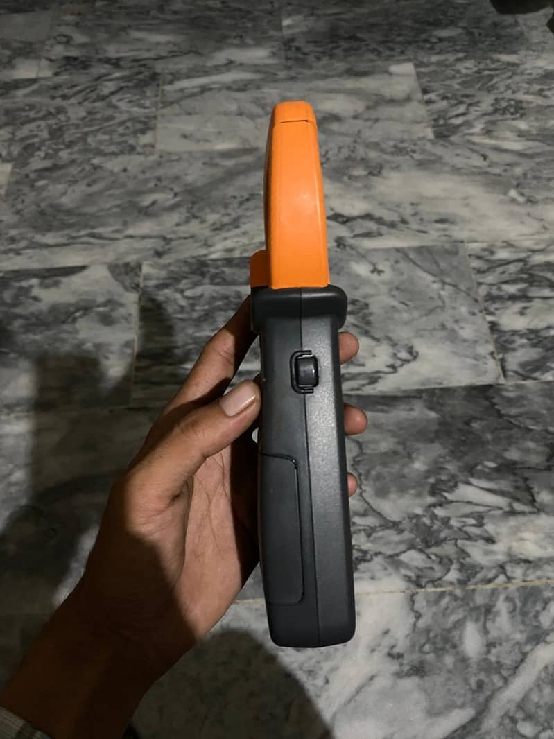 Digital Clamp Meter 2