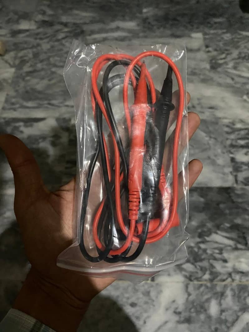 Digital Clamp Meter 4