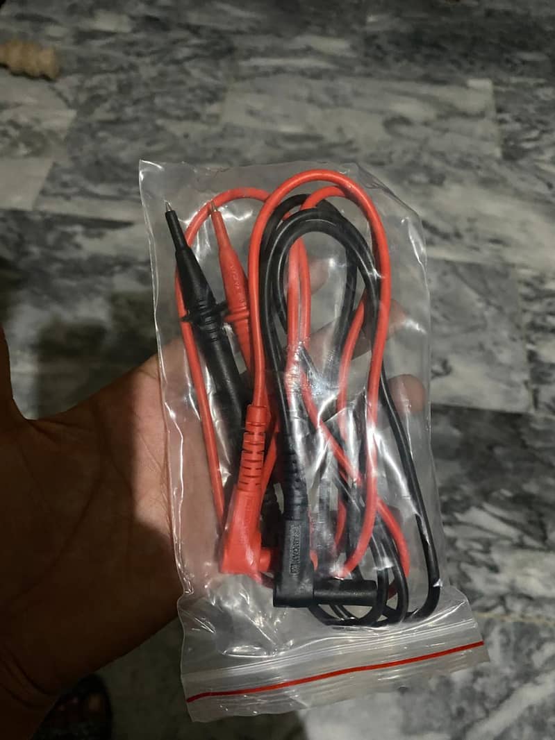 Digital Clamp Meter 6