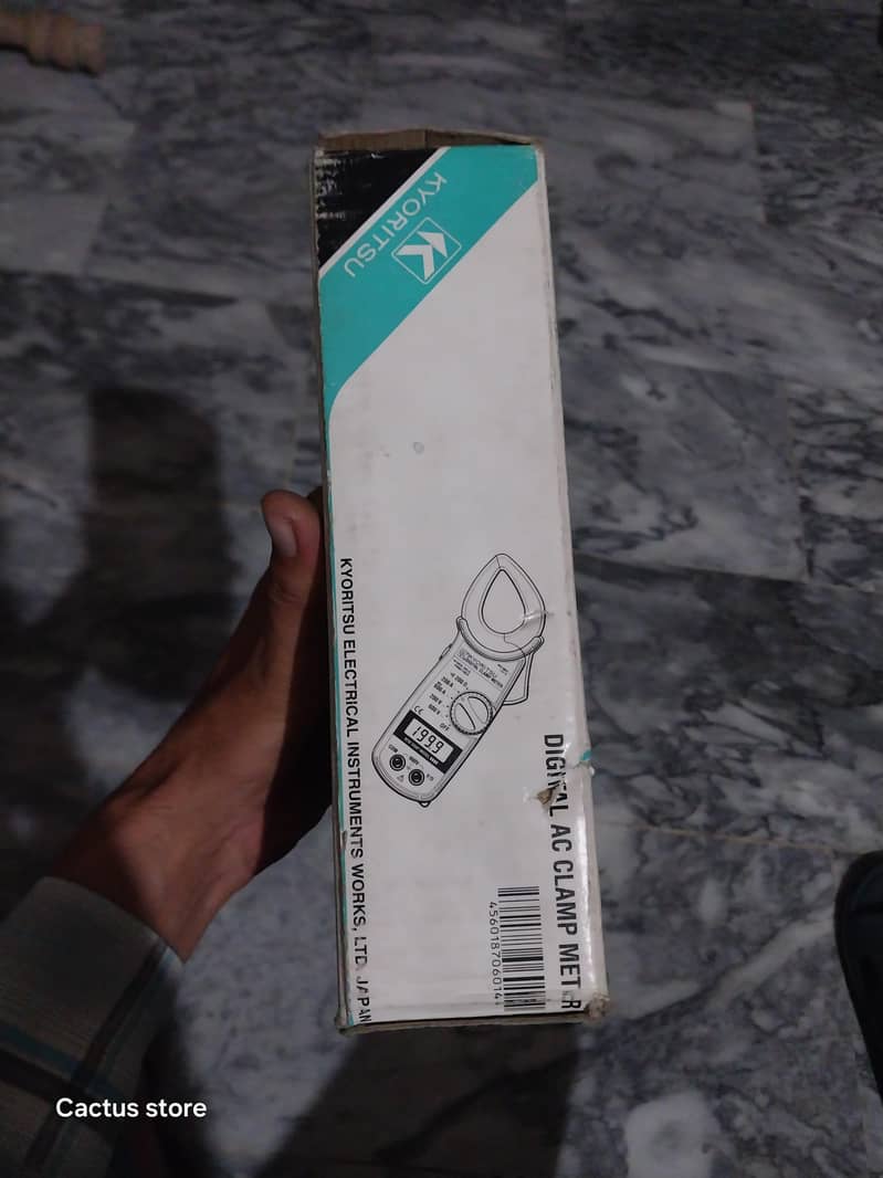 Digital Clamp Meter 7