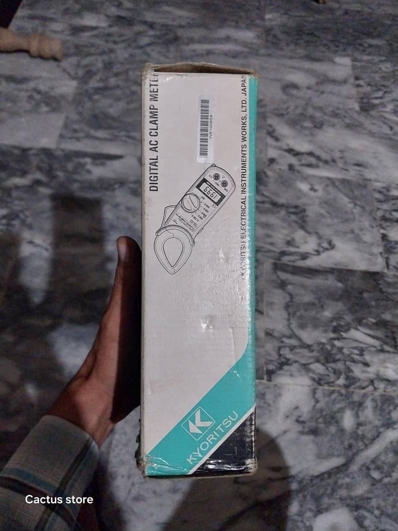 Digital Clamp Meter 9