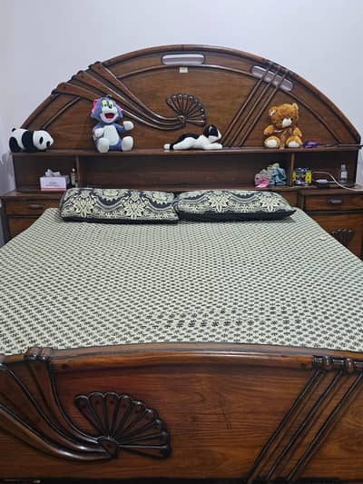 Exquisite Handcrafted Tali Wood Queen Bed Without Mattress
