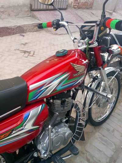 Honda CG 125 Red colour