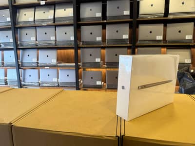 Intel / m series apple MacBook i5 i7 i9 M1 M2 M3 M4 M5 available