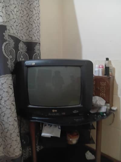 tv 32 inch conditin 10 by 7  no repair all okay