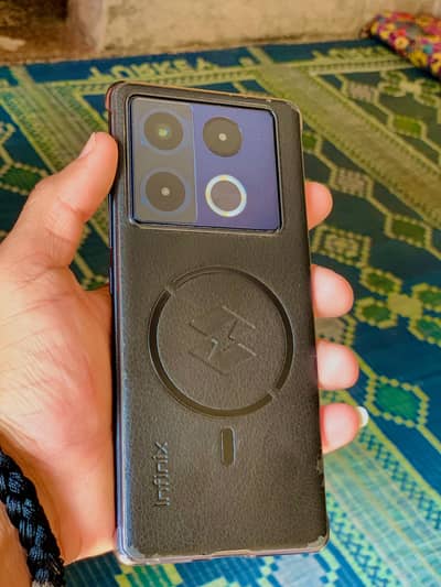 one hand use 10/10 condition all ok brand new only need money