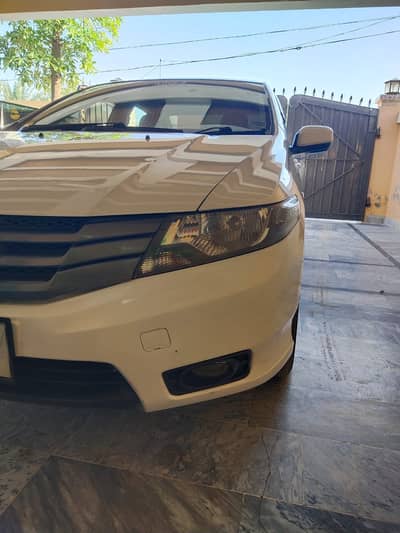 Honda City 2013 white color 90% genuine