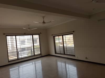 35x70 Ground Portion For Rent (Corner)