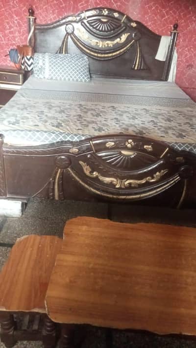 1bed and Safe almari and Singar Mirror