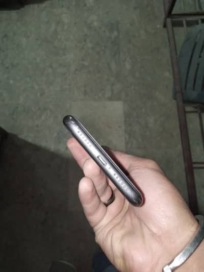 All okay iphone 11    10/ 10 condition camera rings lgy huway hain