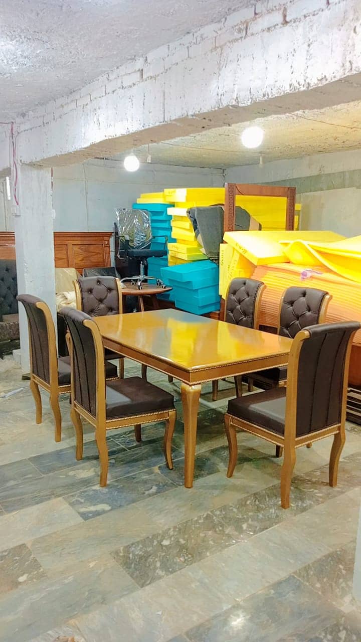 Dining Table/Table/Chairs 0