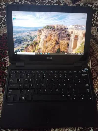Dell Laptop latitude 3189