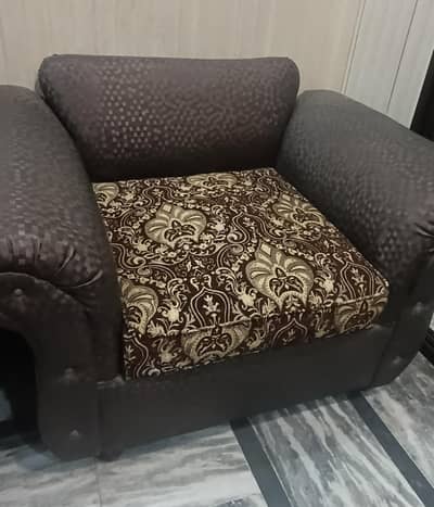 Sofa Set for sale Urgent Rs. 25000