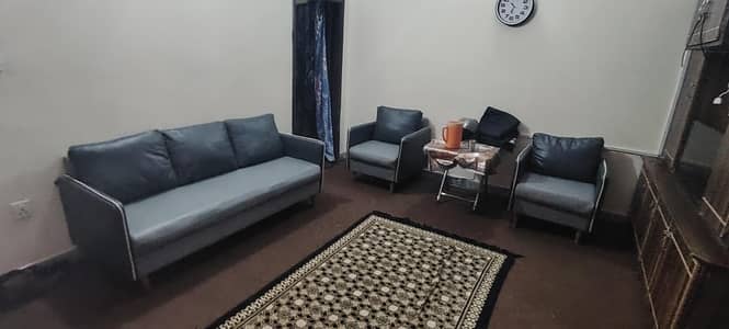 5 Seater leather sofa set in excellent condition urgent sale