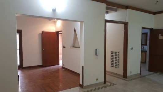 CHANCE DEAL GULSHAN 13-D 60 Feet Road 400 Syds Ground+1 Bungalow For Sale