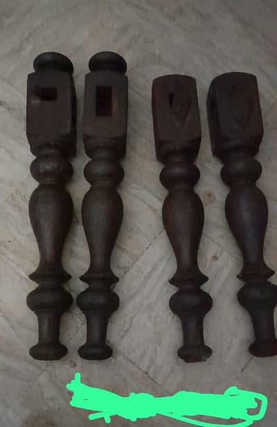 bed Pillars fine quality