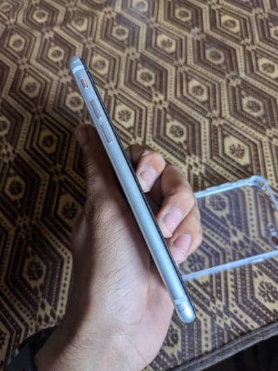 I phone se 2020 Dual sim Pta Urgent sale