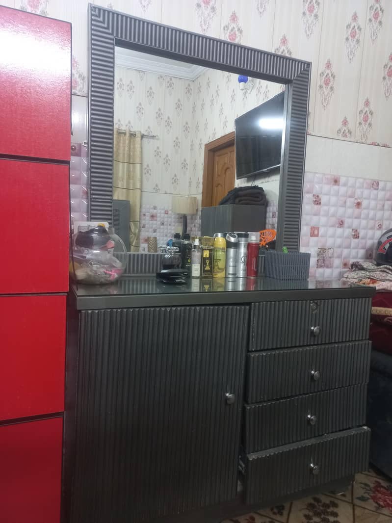 dressing table with mirror 1