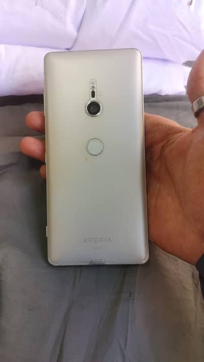 sony Xperia z3 10/10 condition hai alll ok koi msla nhi hai exchange