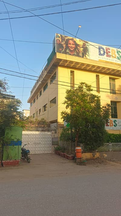 School building 40+ room available for sale in north Karachi
