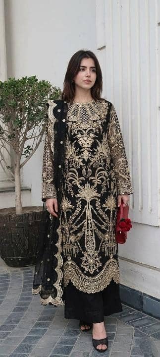 very beautiful Dress available for sale condition 10/10