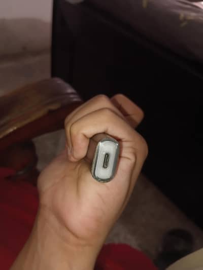 device kii top par thora say dent ha lakin device bohat achi ha