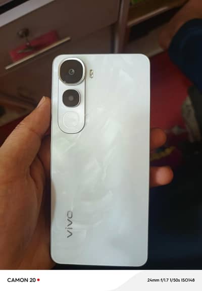 y400 8.256 10 by 10 with box charger all ok 1 month used