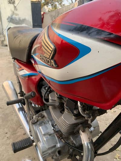 honda 125 red clout in good condition