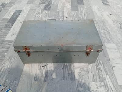 metal trunk / sandook
