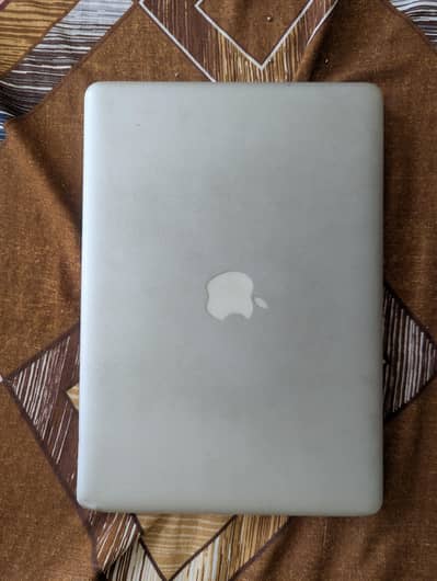 MacBook Mid 2012, 13' core i5, 4gb ram 128gb ssd
