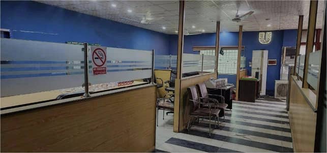 I-10 9,500 Sqft Warehouse with Offices, Halls, Parking