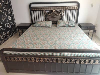 bed set for sale with 2 side tables and dressing table