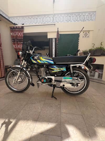 Honda CG125 Model 2021 condition mint documents completel