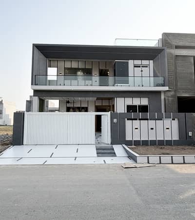 10 Marla Modern House On Main 80' Road Hottest Location Available For Sale !