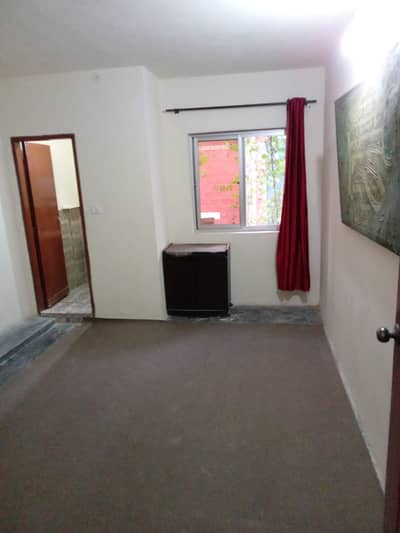 Working Females/Working Couples At GECH Society Model Town Link Road