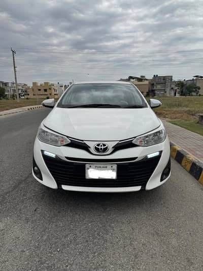 Toyota yaris 1.5 ativ full option push start