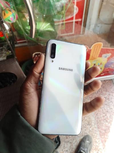 exchange with any iphone  4/128 samsung A50