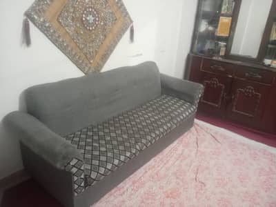 i. m selling sofa set 5 setar used brand