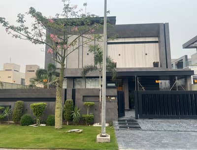 4 Beds 10 Marla Double Unit House For Rent In Ex Air Avenue DHA Phase 8 Airport Road Lahore.