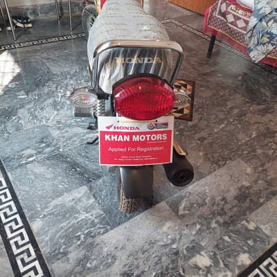 one hand use bike bilkul new bike hay. 03006054521. . . . 0345.585. 4545