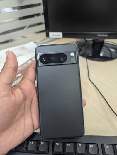 pixel 8 Pro Lush condition 10/10  water pack 12/256 0% Scratch