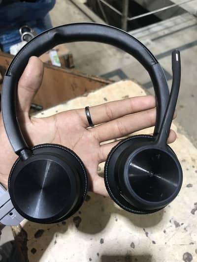 Poly Voyager 4320 Headset