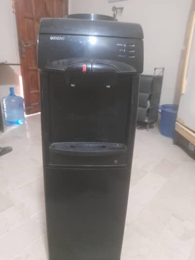 Two 2 dispesers in good working condition fridge also cooling well